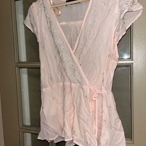 Francesca’s Blue Rain Pink Wrap Pattern Top size Medium